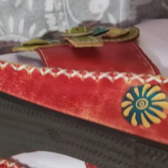 L' Artiste Sandals - Picture 2 of 8